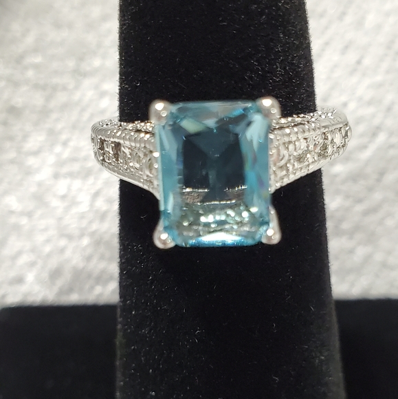 Ring - Picture 2 of 3